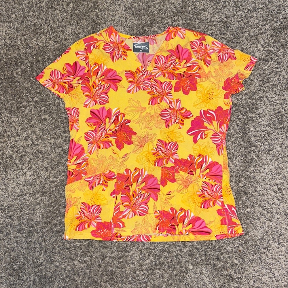 Flower scrub top